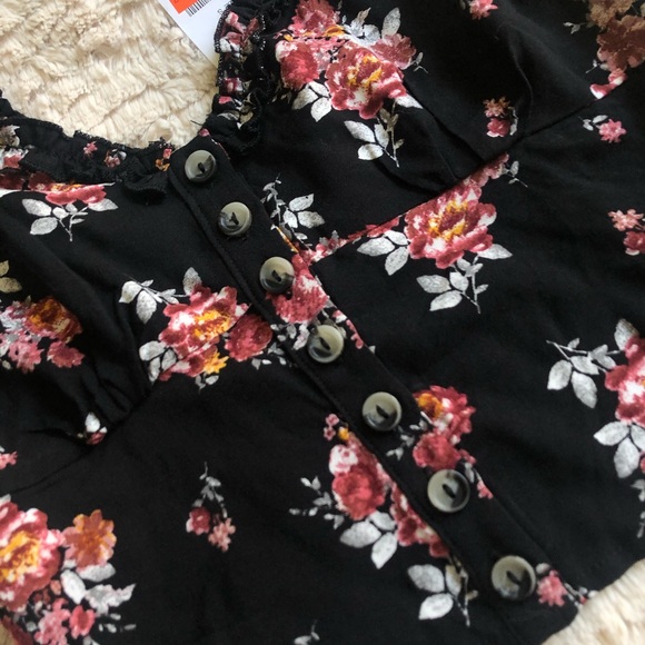 5/$25 Floral Ruffle Button Top - Picture 5 of 8